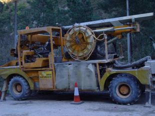 Unha máquina nas obras, a pasada semana / Imaxe: Adega